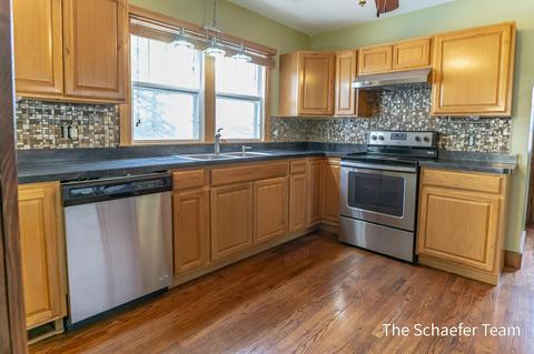 412 E Washington St, Belding, MI 48809 photo 4
