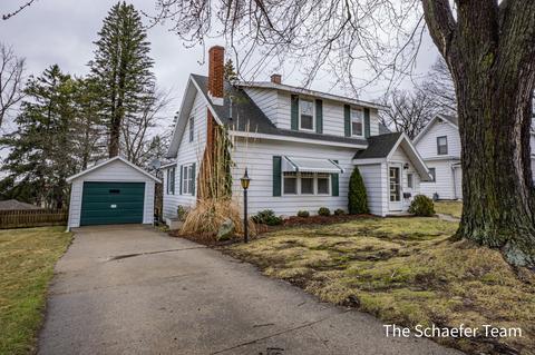 412 E Washington St, Belding, MI 48809 photo 1