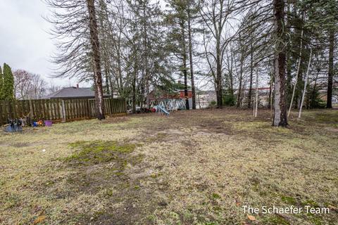 412 E Washington St, Belding, MI 48809 photo 2