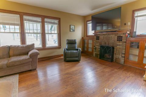412 E Washington St, Belding, MI 48809 photo 8