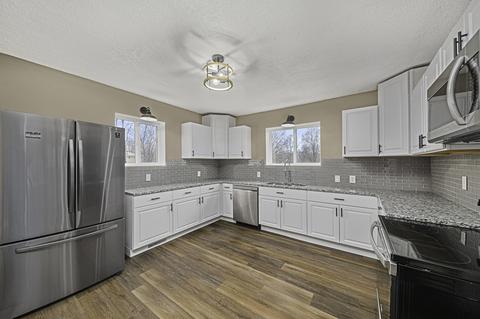 10174 N Riverview Dr, Plainwell, MI 49080 photo 3