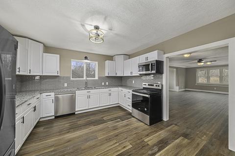 10174 N Riverview Dr, Plainwell, MI 49080 photo 2