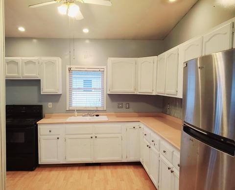 307 E Wayne St, Dowagiac, MI 49047 photo 3
