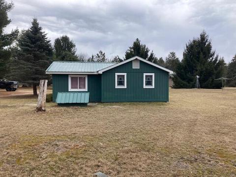 10141 Suzanne Dr, Harrison, MI 48625 photo 2