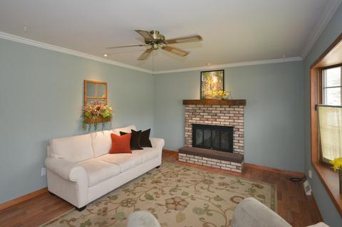 324 S Sunset St, Plainwell, MI 49080 photo 2