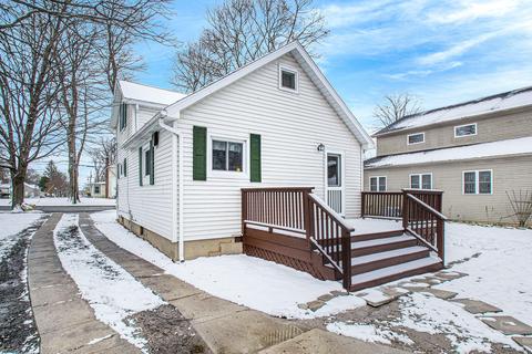 321 Lake St, Buchanan, MI 49107 photo 4