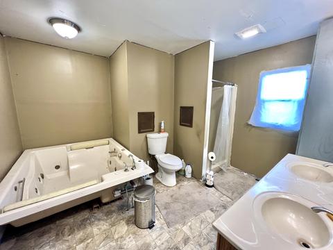 126 Franklin St, Bronson, MI 49028 photo 5