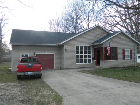 414 Morrell St, Plainwell, MI 49080 photo 2