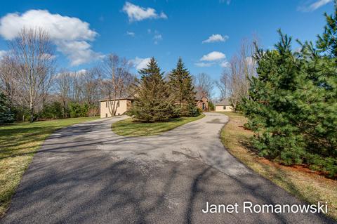 9615 Bennett St SE, Lowell, MI 49331 photo 2