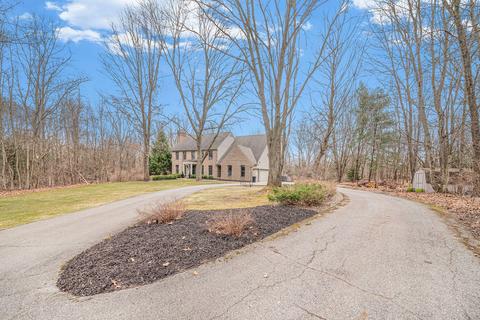 269 Greentree Ln NE, Ada, MI 49301 photo 2