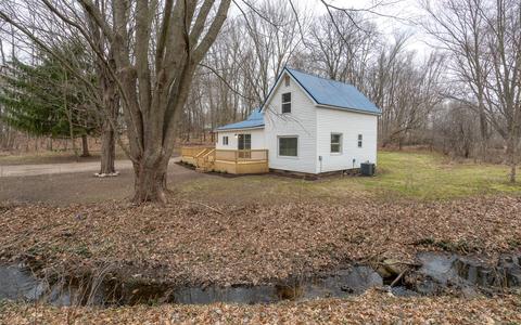 1002 Blaine St, Belding, MI 48809 photo 2