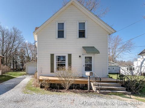 506 E Savidge St, Spring Lake, MI 49456 photo 2