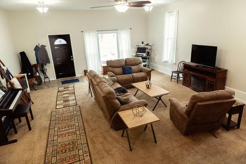 568 Robinson Rd, Jackson, MI 49203 photo 1