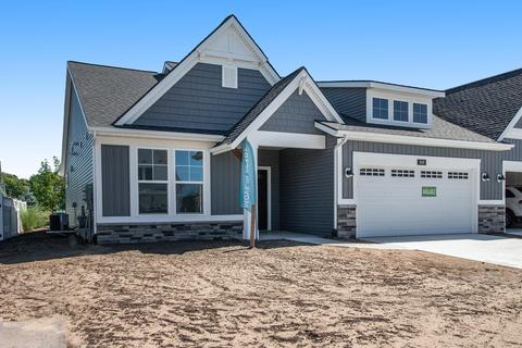 909 S Cove Cir, Whitehall, MI 49461