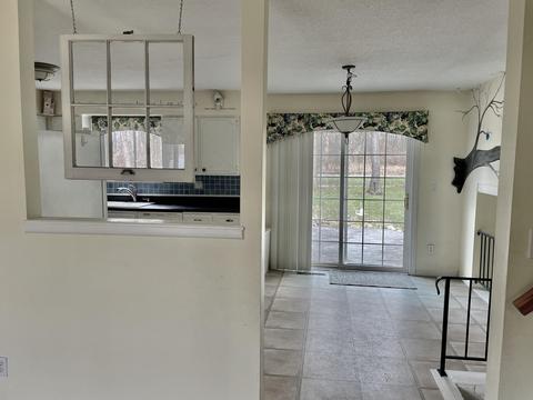 1007 Sunburst Dr, Jackson, MI 49203 photo 3