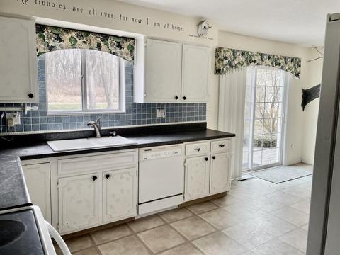 1007 Sunburst Dr, Jackson, MI 49203 photo 4