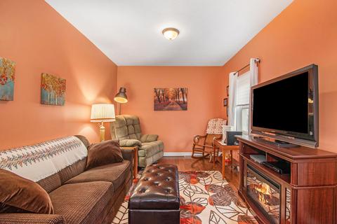 823 Helena Ave, Jackson, MI 49203 photo 4