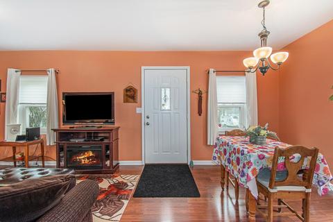 823 Helena Ave, Jackson, MI 49203 photo 3