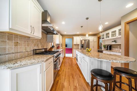 7818 Stonehaven Dr SE, Ada, MI 49301 photo 2