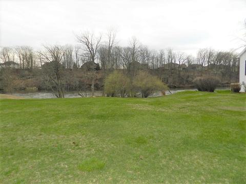 574 Swan River Dr, Benton Harbor, MI 49022