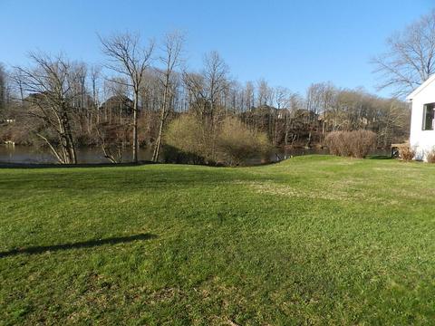590 Swan River Dr, Benton Harbor, MI 49022