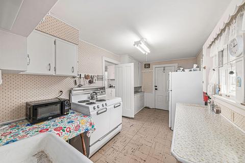 121 W Hanover St, Marshall, MI 49068 photo 13