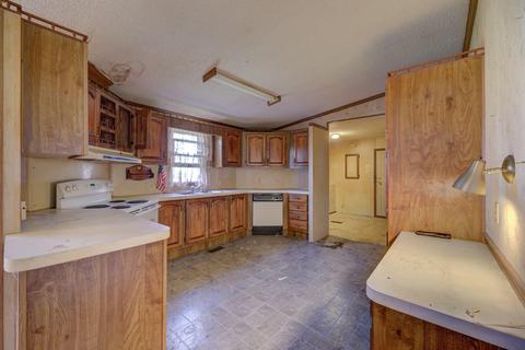 201 Walnut St, Three Oaks, MI 49128 photo 5