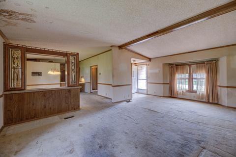 201 Walnut St, Three Oaks, MI 49128 photo 3
