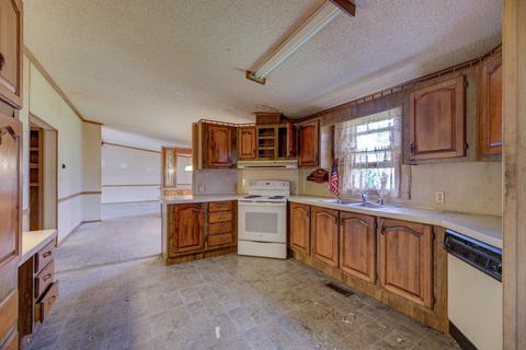 201 Walnut St, Three Oaks, MI 49128 photo 6
