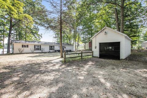 1009 Lake St, Pullman, MI 49450 photo 2