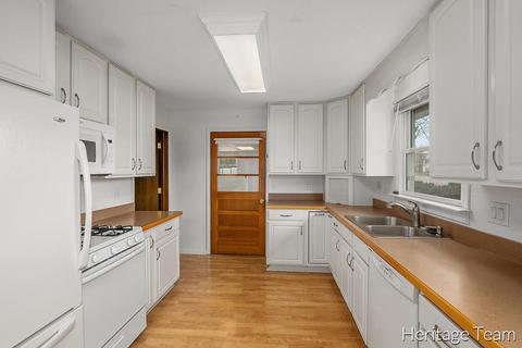 710 Baldwin St, Jenison, MI 49428 photo 5