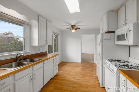 710 Baldwin St, Jenison, MI 49428 photo 3
