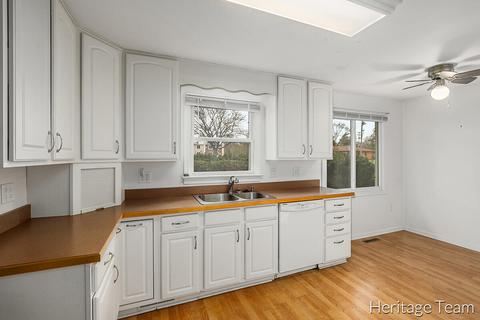 710 Baldwin St, Jenison, MI 49428 photo 4
