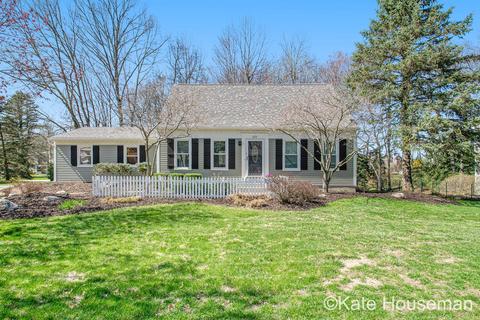 431 Adaway Ave SE, Ada, MI 49301 photo 2