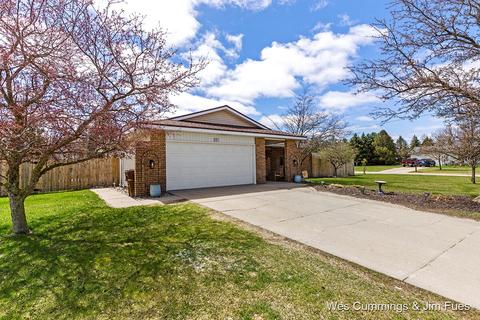 1411 6th St, Belding, MI 48809 photo 3