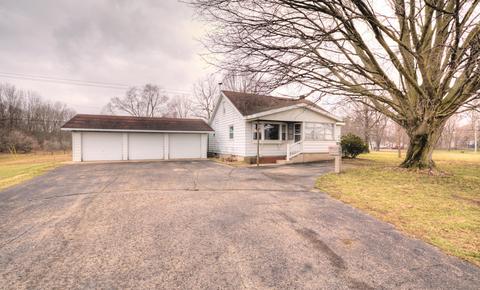 4022 30th St, Dorr, MI 49323 photo 2
