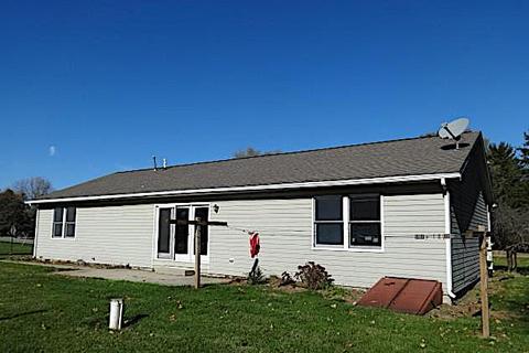 1671 W Valley Rd, Adrian, MI 49221 photo 2