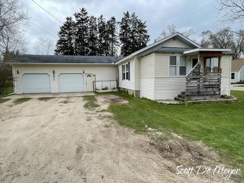 533 Roosevelt St, Belding, MI 48809 photo 3