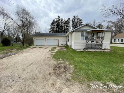 533 Roosevelt St, Belding, MI 48809 photo 4