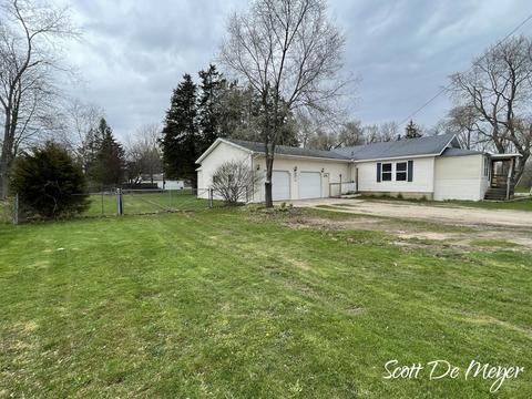 533 Roosevelt St, Belding, MI 48809 photo 2