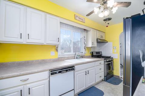 351 N 28th St, Springfield, MI 49037 photo 6