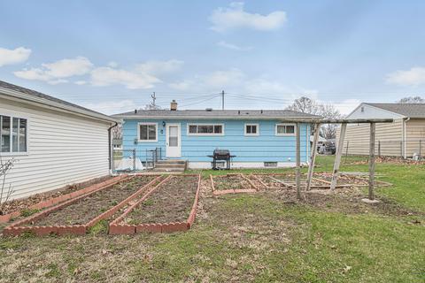 351 N 28th St, Springfield, MI 49037 photo 3