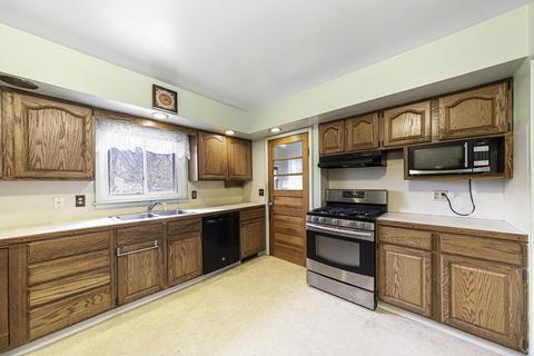 4104 30th St, Dorr, MI 49323 photo 2