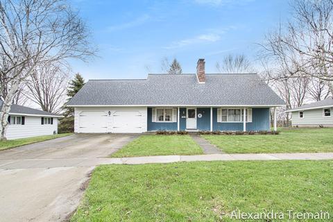 463 8th St, Manistee, MI 49660 photo 1