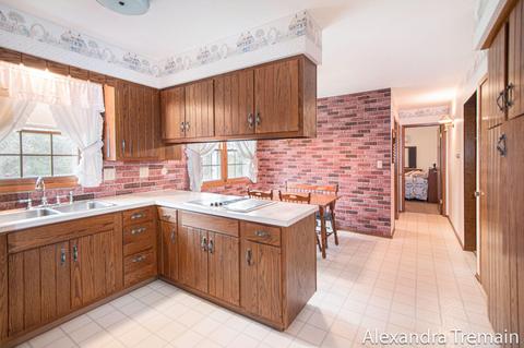 463 8th St, Manistee, MI 49660 photo 7