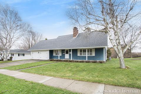 463 8th St, Manistee, MI 49660 photo 3