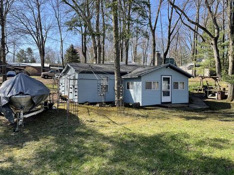 2062 Maple Street St, Harrison, MI 48625 photo 9