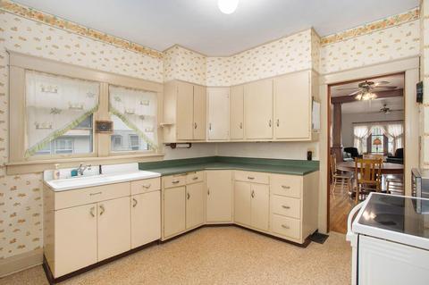604 E Michigan Ave, Marshall, MI 49068 photo 9