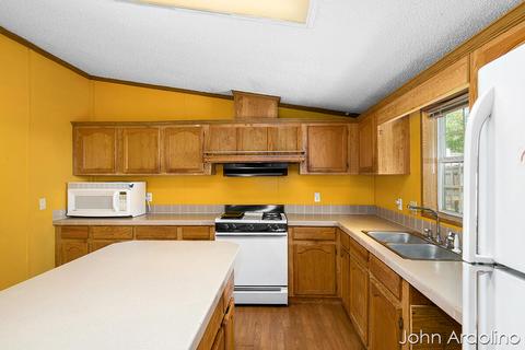 179 Exchange St, Grant, MI 49327 photo 14