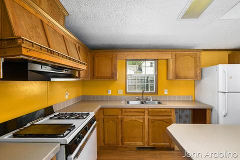 179 Exchange St, Grant, MI 49327 photo 11